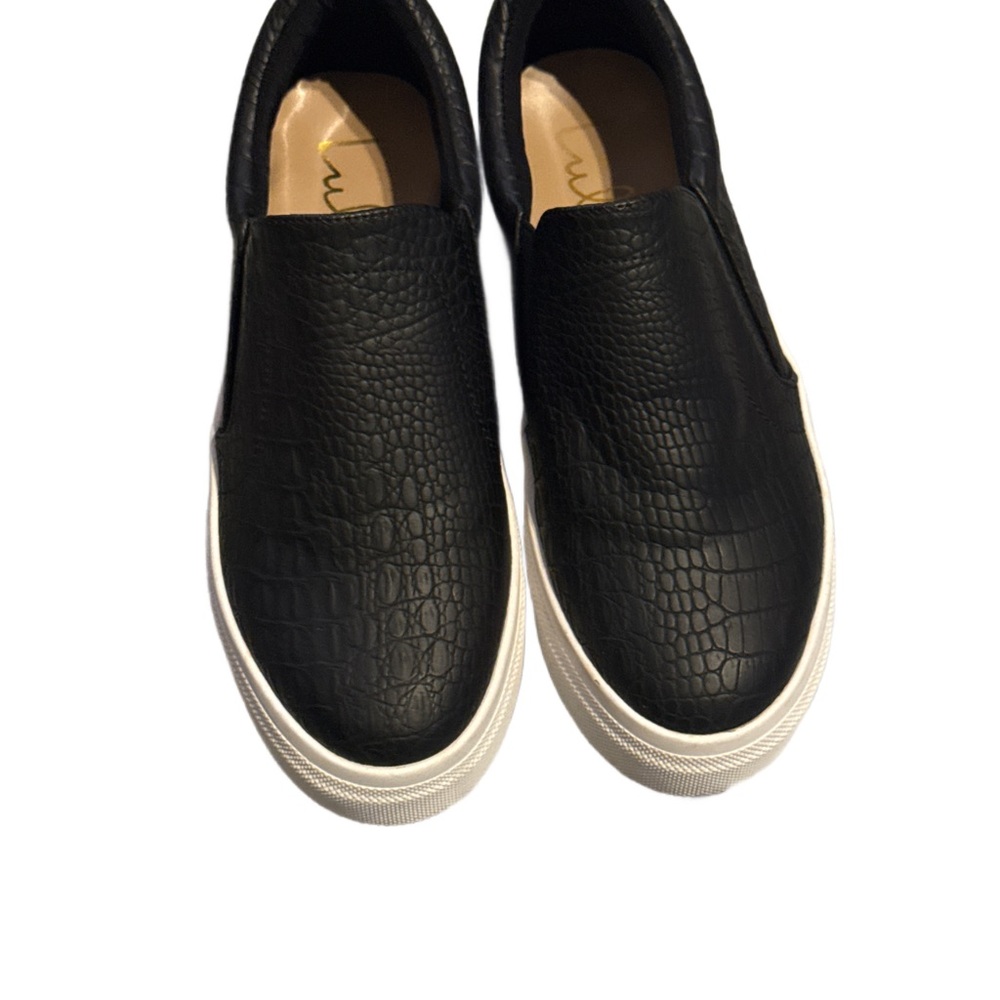 Lulu's Black Croc-Embossed Slip-On Platform Loafers EUC